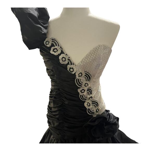 Alyce designs Vintage asymmetrical couture black and white dress - Picture 3 of 8